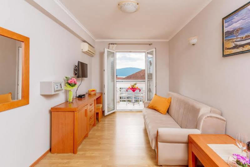 Perper Hotel Donja Lastva Exterior photo